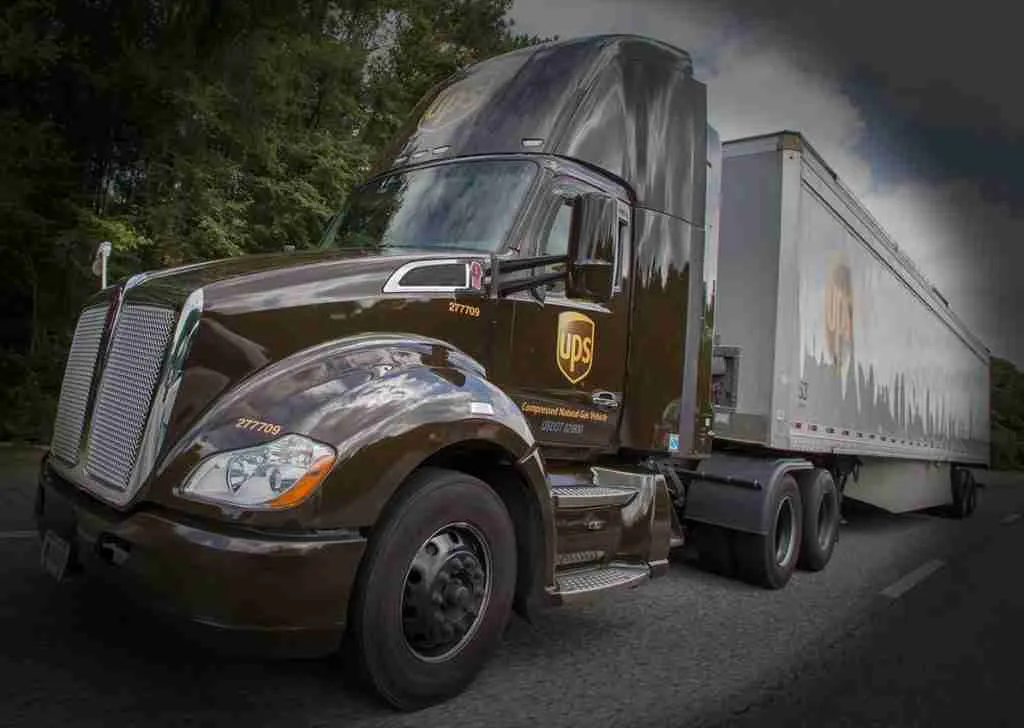 UPS big rig with CNG-fueled Kenworth tractor